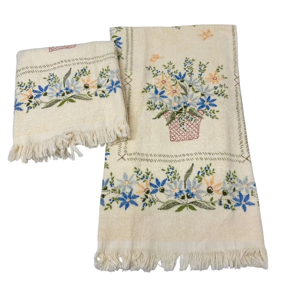 Vintage Lady Pepperell Floral Fringe Bath Towels lot of 2